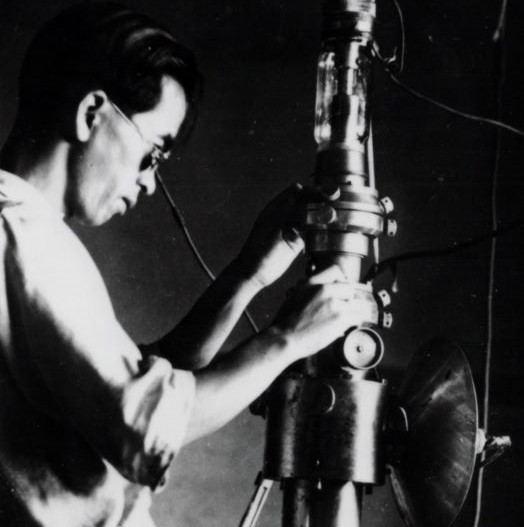 芦沼勘一正在调整 DA-1