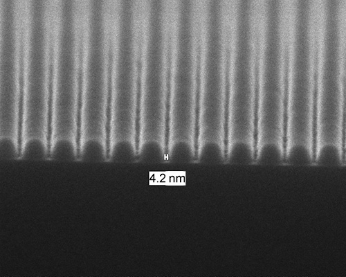 最小线截面照片（×200k）