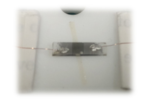 使用牙签等粘附少量市售银膏。