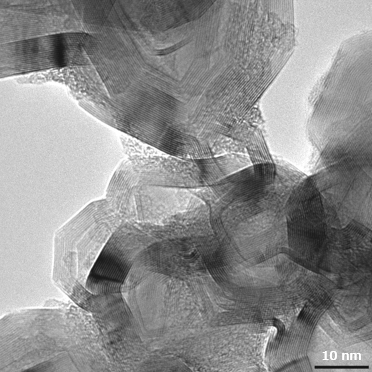 图 3 使用 JEM-1400Flash (HR) 拍摄的高分辨率图像（样品：石墨，加速电压：120 kV）
